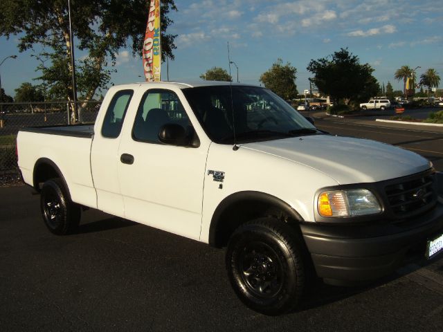 Ford F150 LT Crew Cab Pickup Truck