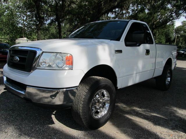 Ford F150 Crew Cab Short Box 2-wheel Drive SLE Pickup Truck