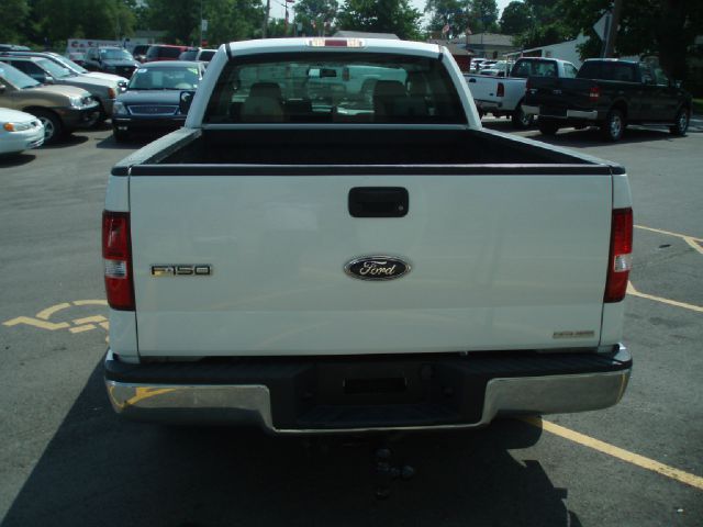 Ford F150 SLE- 4X4 Pickup Truck