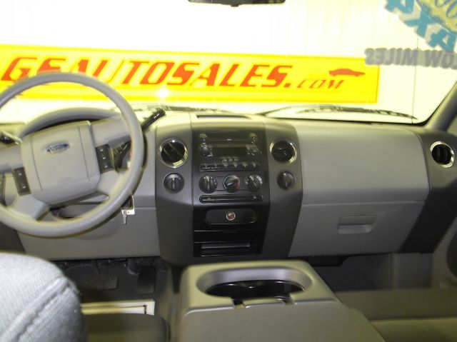 Ford F150 XL 2WD Reg Cab Pickup Truck