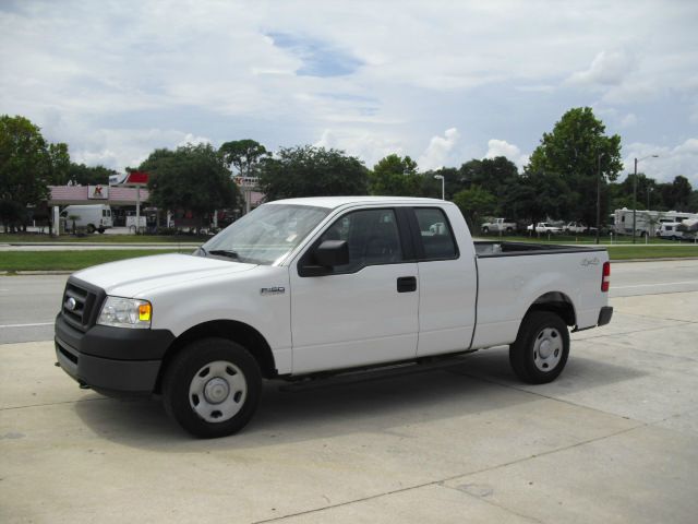 Ford F150 LT Crew Cab Pickup Truck