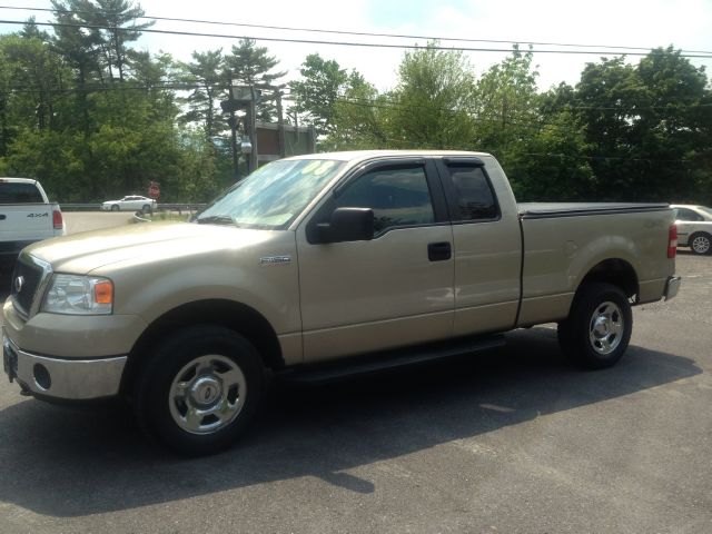 Ford F150 GL Extended Pickup Truck