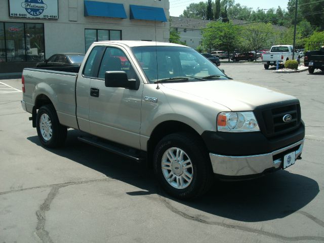 Ford F150 Crew Cab Short Box 2-wheel Drive SLE Pickup Truck