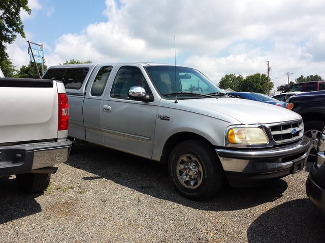 Ford F250 Sport 4WD Pickup Truck