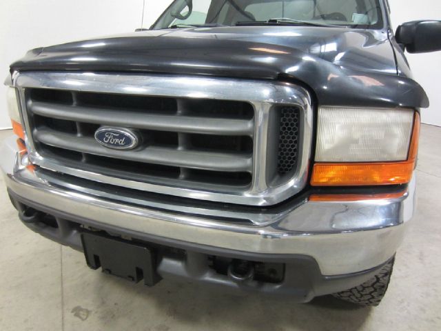 Ford F250 Quad Cab 4x4 Shortbox XLT Pickup Truck