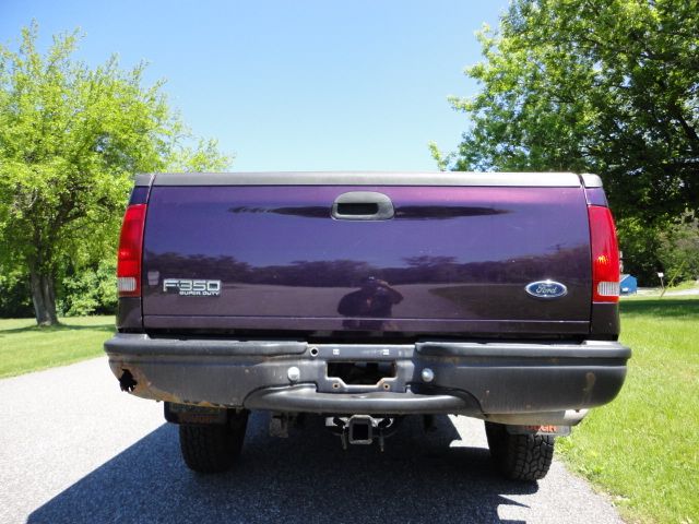 Ford F250 Crew Cab Short Box 2-wheel Drive SLE Pickup Truck