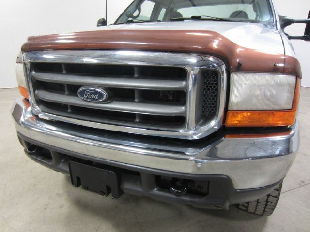 Ford F250 Quad Cab 4x4 Shortbox XLT Pickup Truck