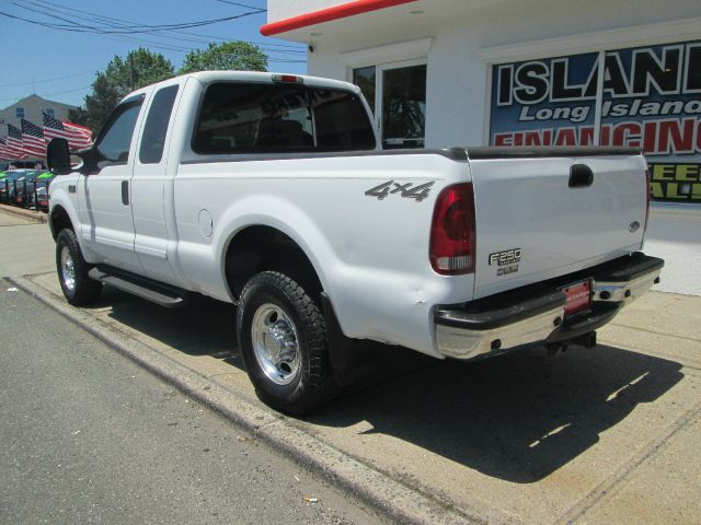 Ford F250 Crew Cab 143.5 WB 4WD SLT Pickup Truck