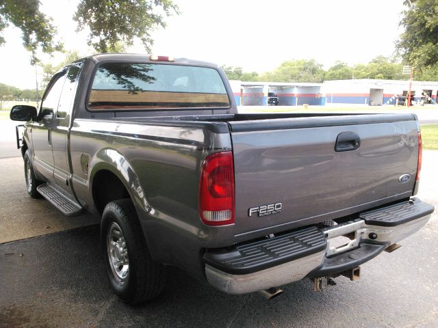 Ford F250 XLT Supercrew Short Bed 2WD Pickup Truck