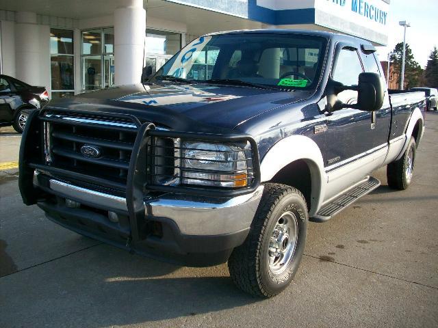 Ford F250 4WD Crew Cab 143.5 LS 4x4 Truck Pickup