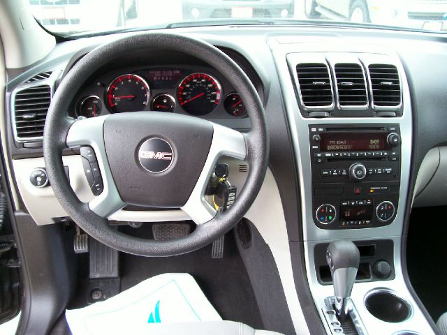 GMC Acadia 2007 photo 2