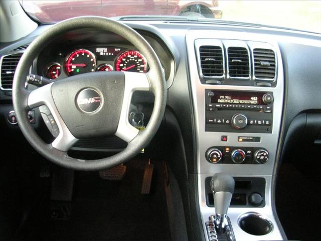 GMC Acadia 2008 photo 2