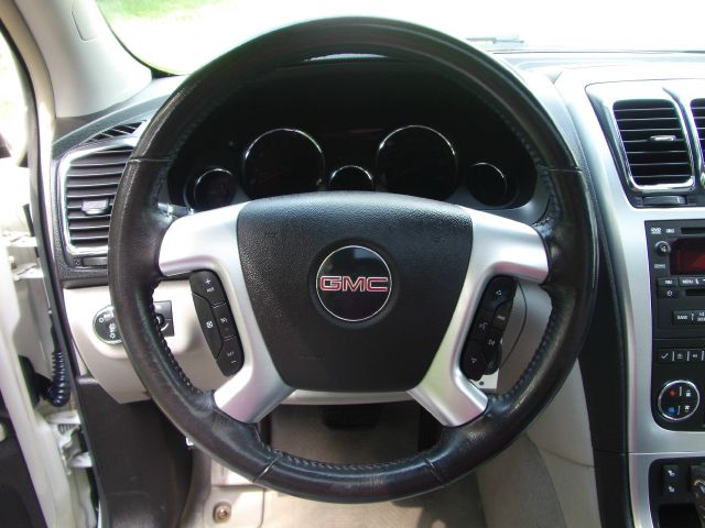 GMC Acadia 2008 photo 2