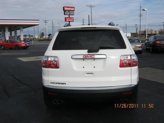 GMC Acadia 2008 photo 2