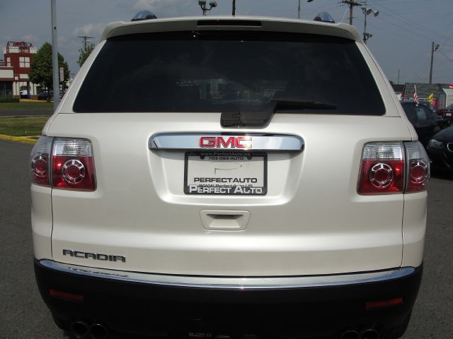 GMC Acadia 2008 photo 1