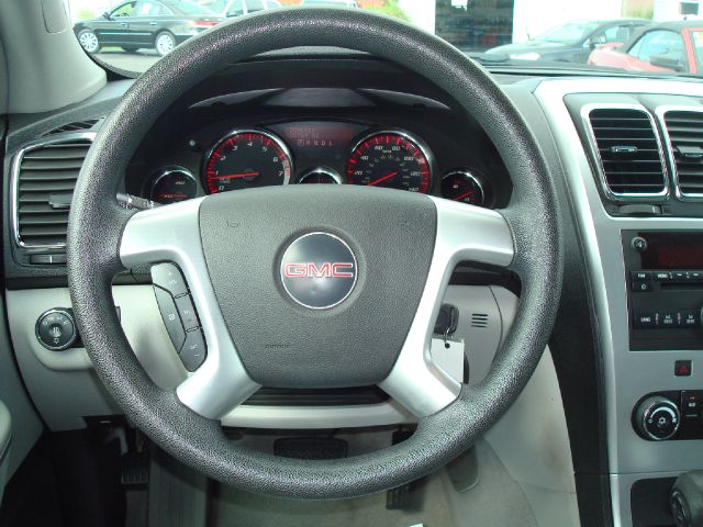 GMC Acadia 2008 photo 2