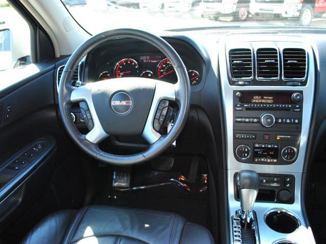 GMC Acadia 2008 photo 2