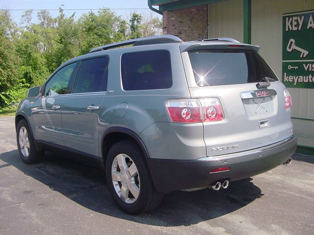 GMC Acadia 2008 photo 2