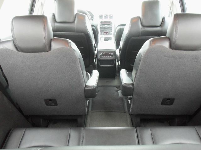 GMC Acadia 2009 photo 11