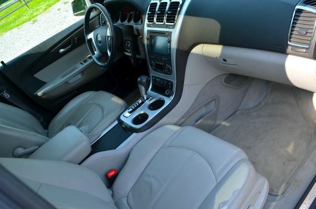 GMC Acadia 2009 photo 2