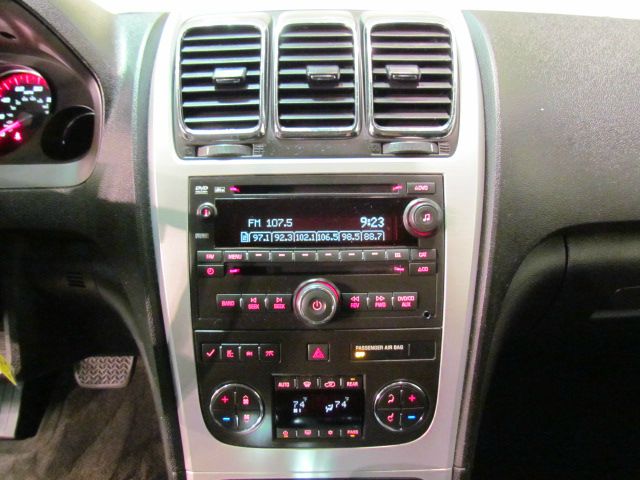 GMC Acadia 2010 photo 2