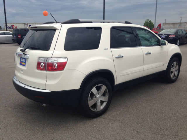 GMC Acadia 2010 photo 2