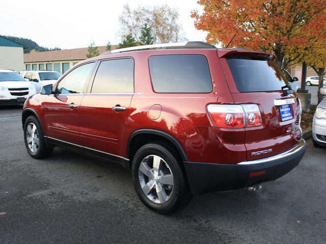 GMC Acadia 2010 photo 2