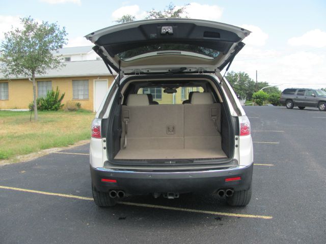 GMC Acadia 2010 photo 2