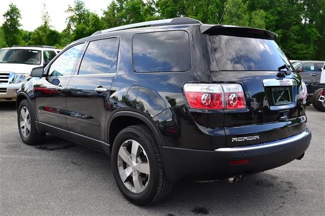 GMC Acadia 2010 photo 2