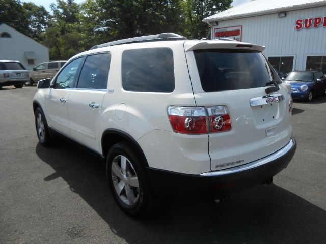 GMC Acadia 2010 photo 2