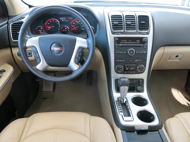 GMC Acadia 2010 photo 2