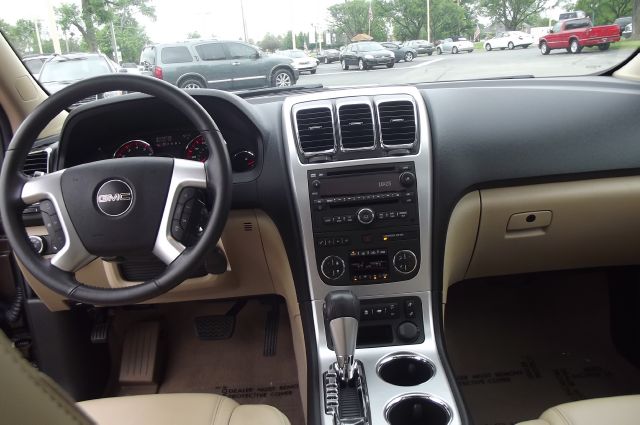 GMC Acadia 2010 photo 16