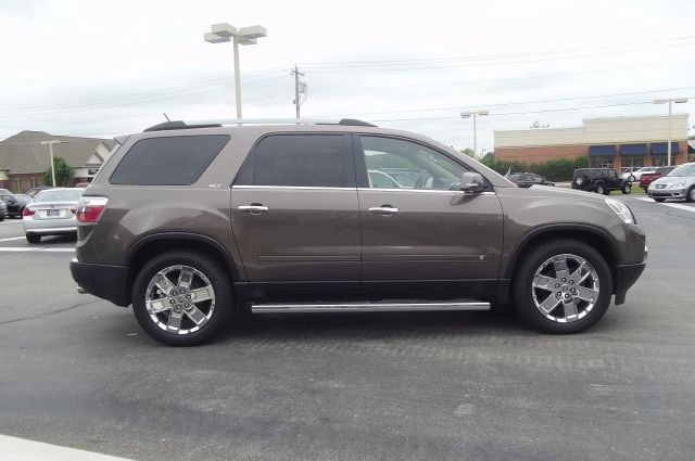 GMC Acadia 2010 photo 2