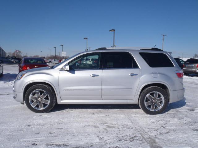 GMC Acadia 2011 photo 2