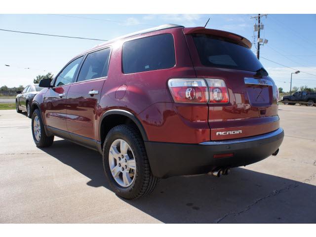 GMC Acadia 2011 photo 2