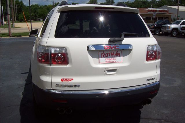 GMC Acadia 2011 photo 2