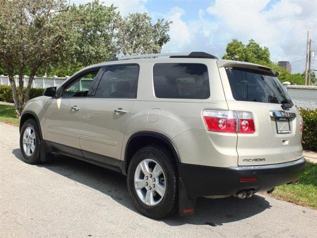 GMC Acadia 2011 photo 1