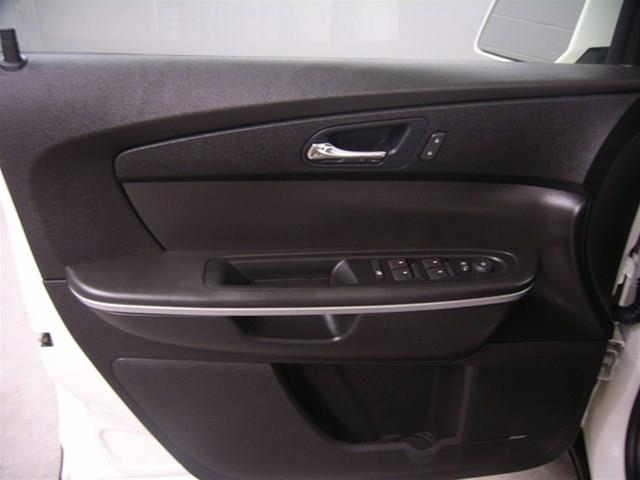 GMC Acadia 2011 photo 3