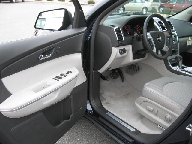 GMC Acadia 2011 photo 2