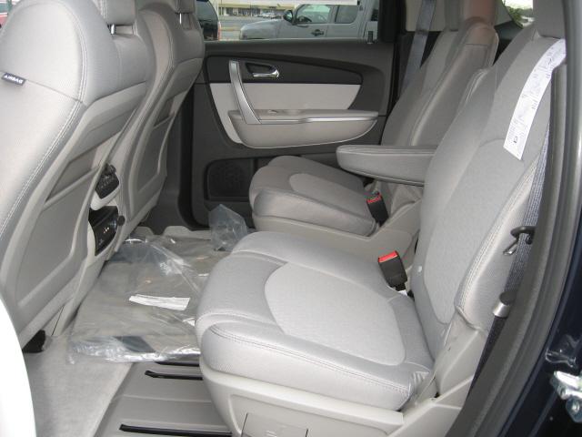 GMC Acadia 2011 photo 3