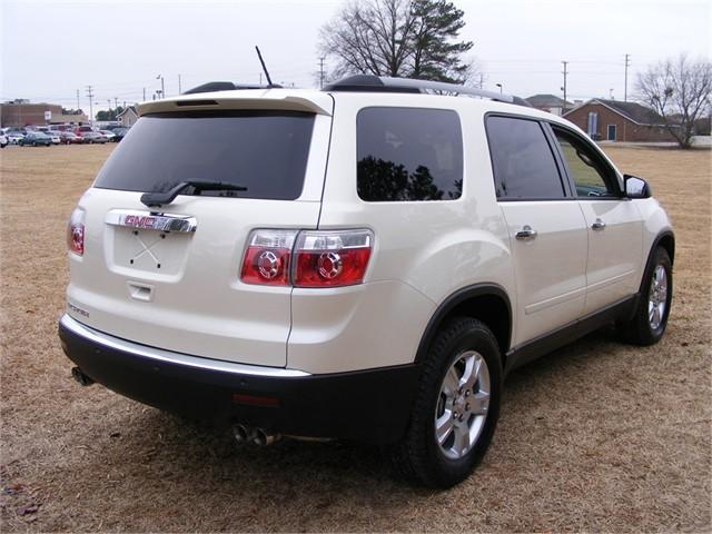 GMC Acadia 2011 photo 2