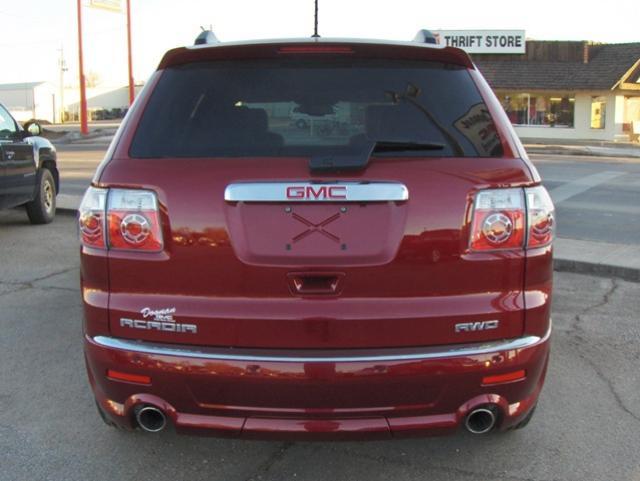 GMC Acadia 2011 photo 1