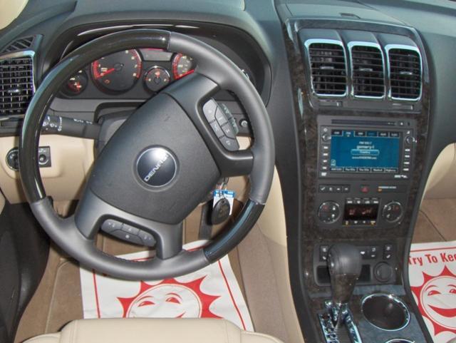 GMC Acadia 2011 photo 2