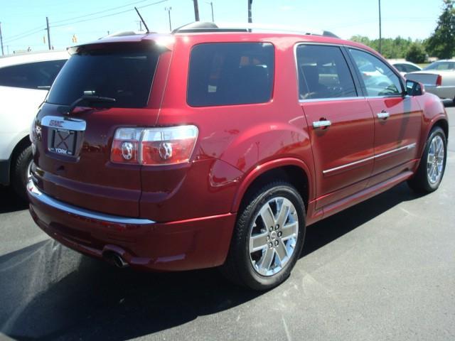 GMC Acadia 2011 photo 2