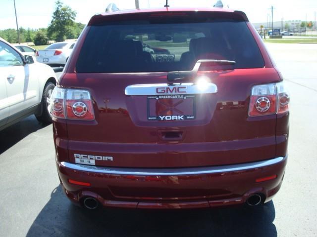 GMC Acadia 2011 photo 3