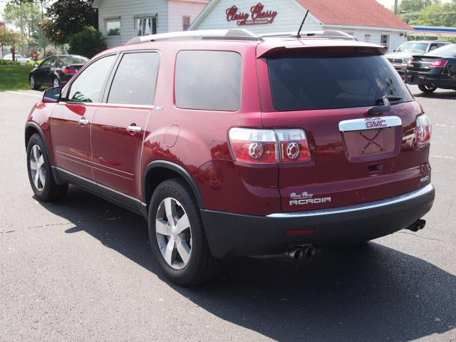 GMC Acadia 2011 photo 2