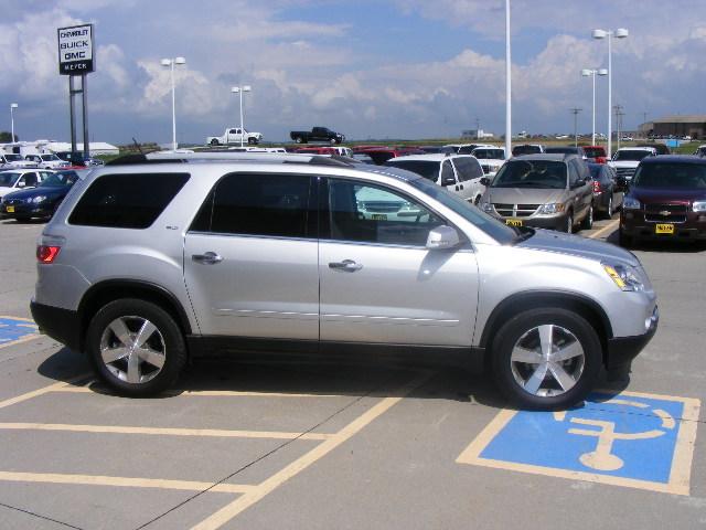 GMC Acadia 2011 photo 2