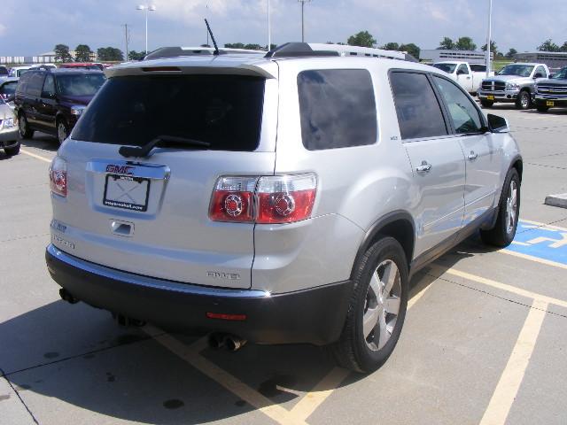 GMC Acadia 2011 photo 3