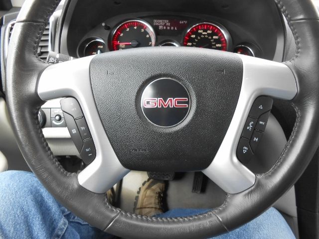 GMC Acadia 2011 photo 2