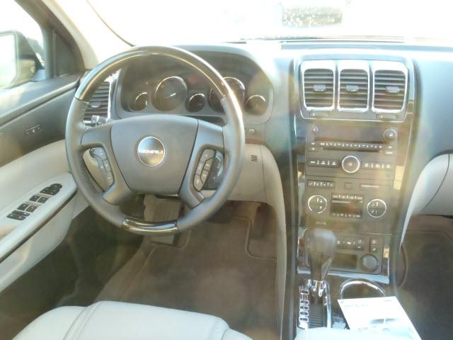 GMC Acadia 2011 photo 2